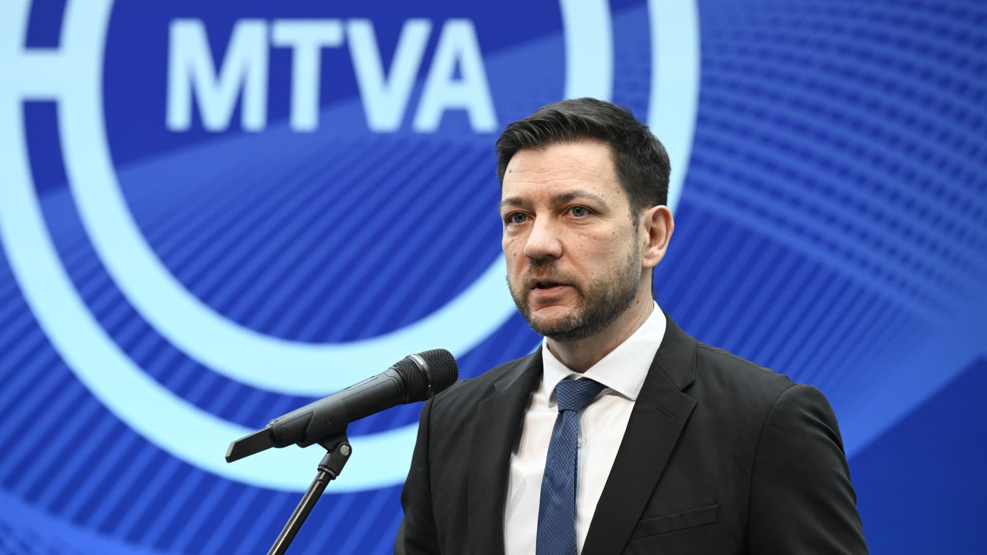 28 millió forintos kifizetéssel távozott a közmédia vezérigazgatója, belső vizsgálat indult