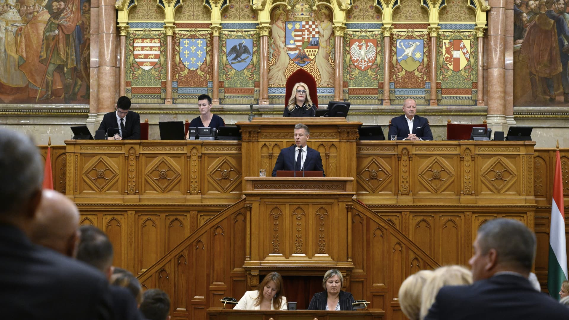 Tisza-kormány: órákon belül szavaznak az új köztársasági elnökről, Mészáros Lőrinc cégét kizárták az uniós pénzekből