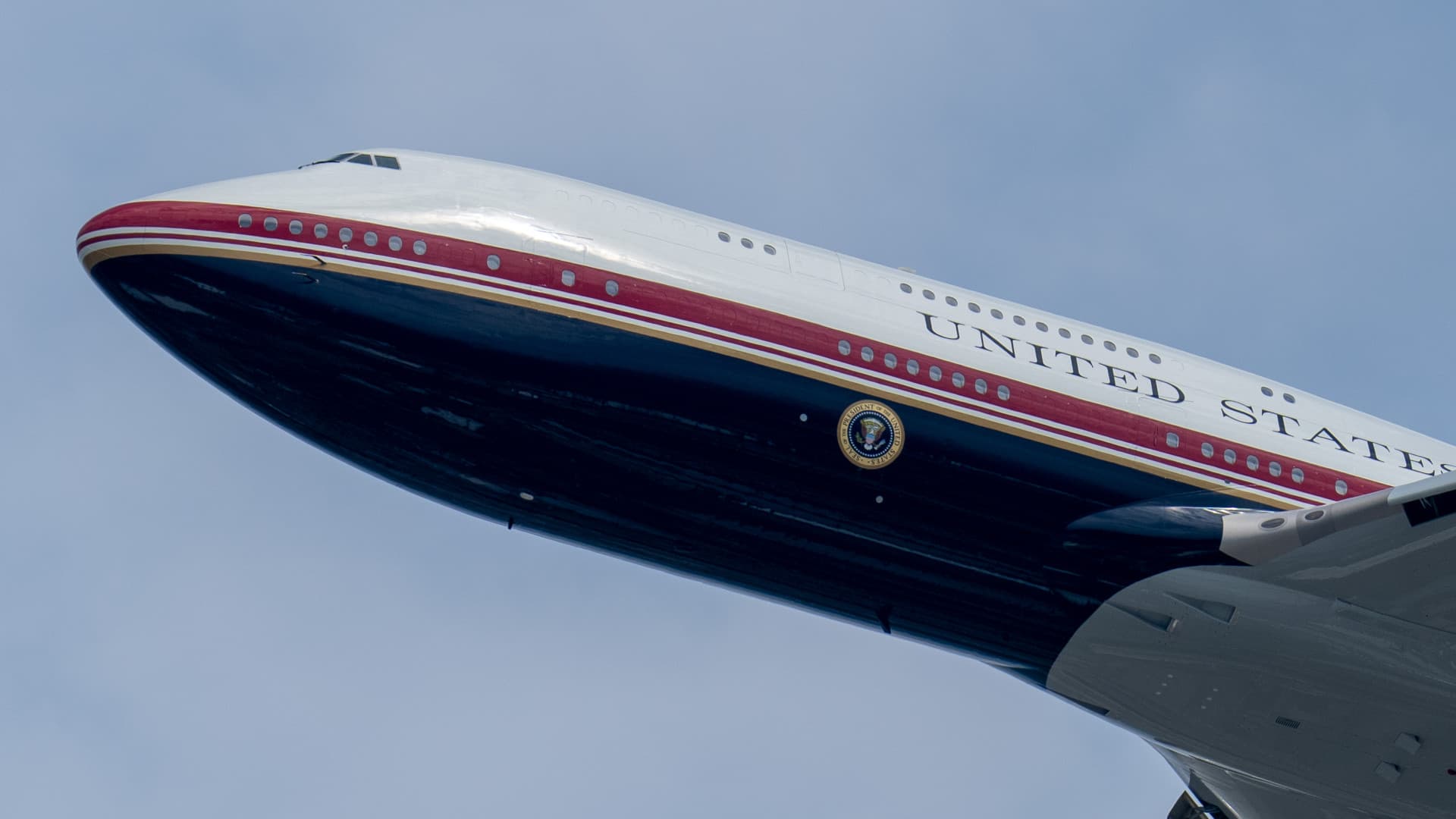 Komoly aggályok övezik Donald Trump biztonságát: csak a baj van a dúsgazdag arab olajmonarchia fényűző ajándékával?