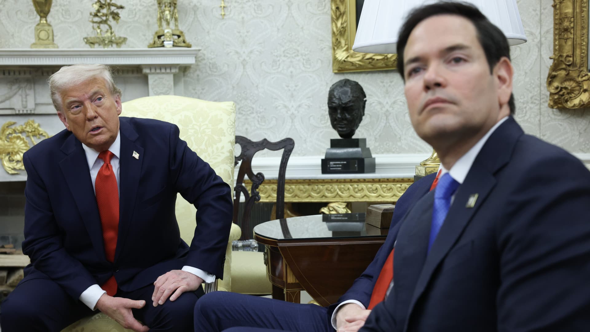 Trump jobbkeze sejtelmes nyilatkozatot tett az ukrajnai békéről: új elképzelések vannak az asztalon