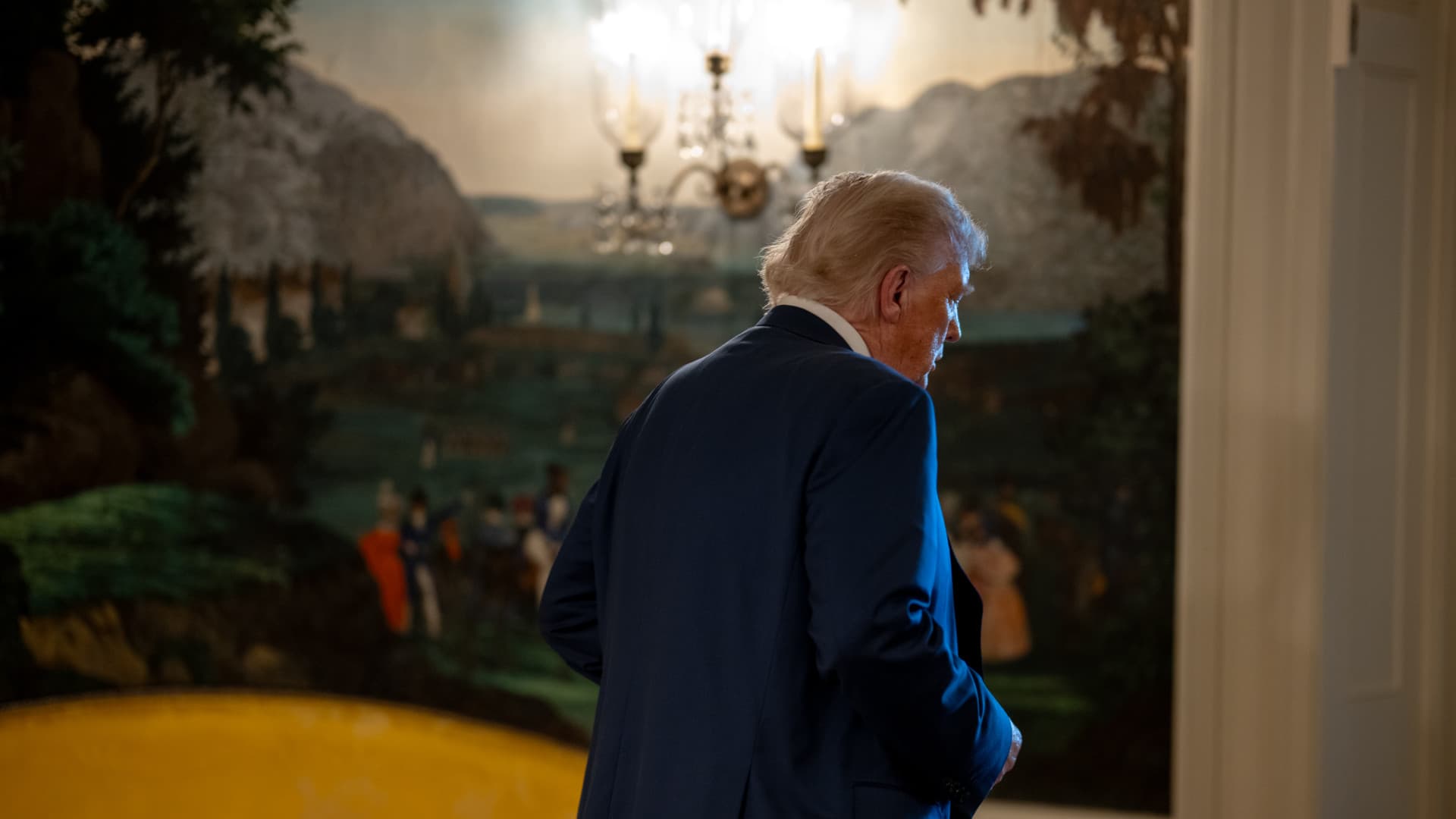 Komoly arcvesztés: már 100 milliárd dollárt fizetett vissza Amerika Trump elhibázott vámháborúja miatt