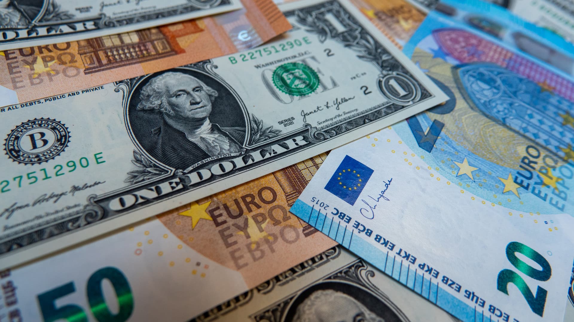 Új költségvetést mutatott be a kormány – mutatjuk, a forint reakcióját!