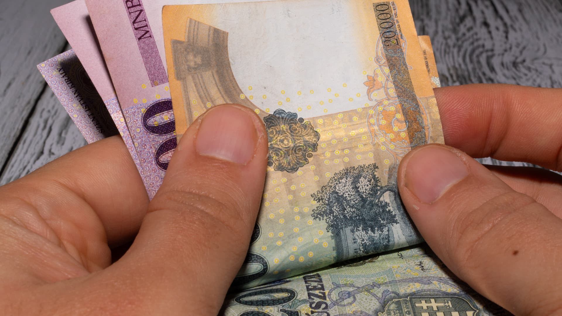 Minimálbér: 14 százalék helyett csak 6 százalék alatti emelést adnának a munkáltatók