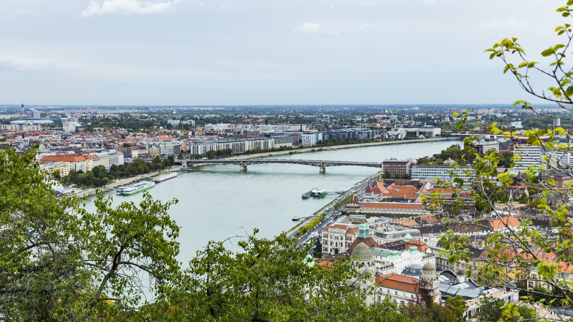Törvény kötelezheti rendszeres egyeztetésre a kormányt és Budapestet