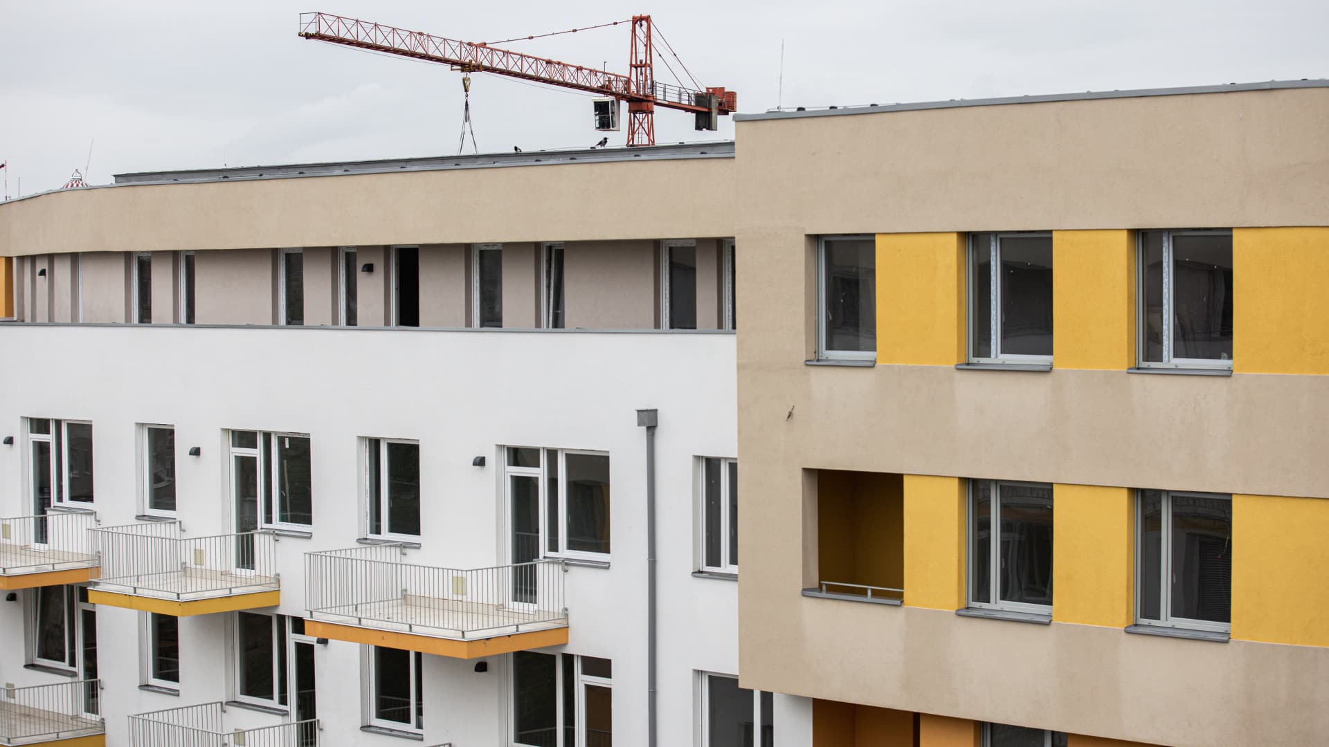 Meglepően jó magyar lakhatási adat jött, de van egy réteg, ahol továbbra is nagy a baj