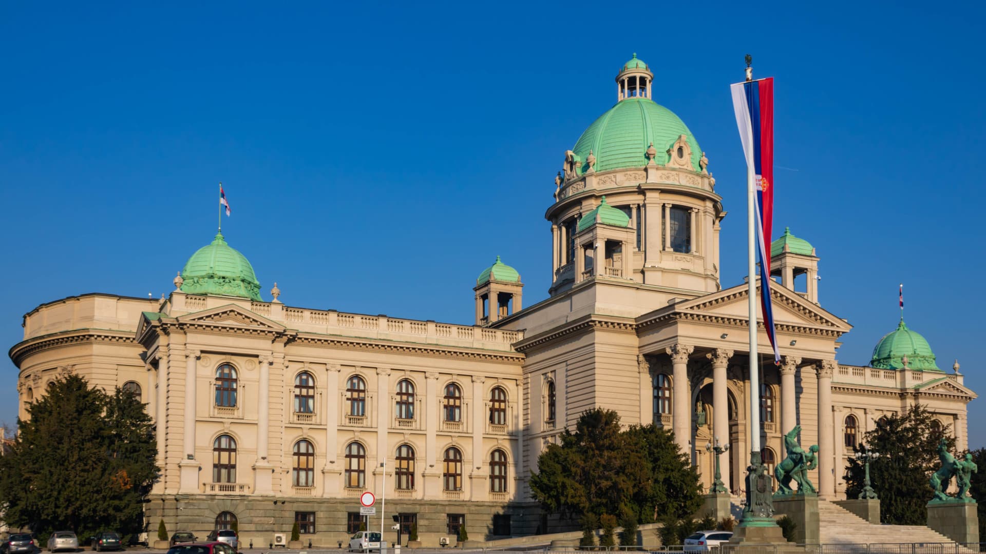 Előrehozott parlamenti választás jön Szerbiában