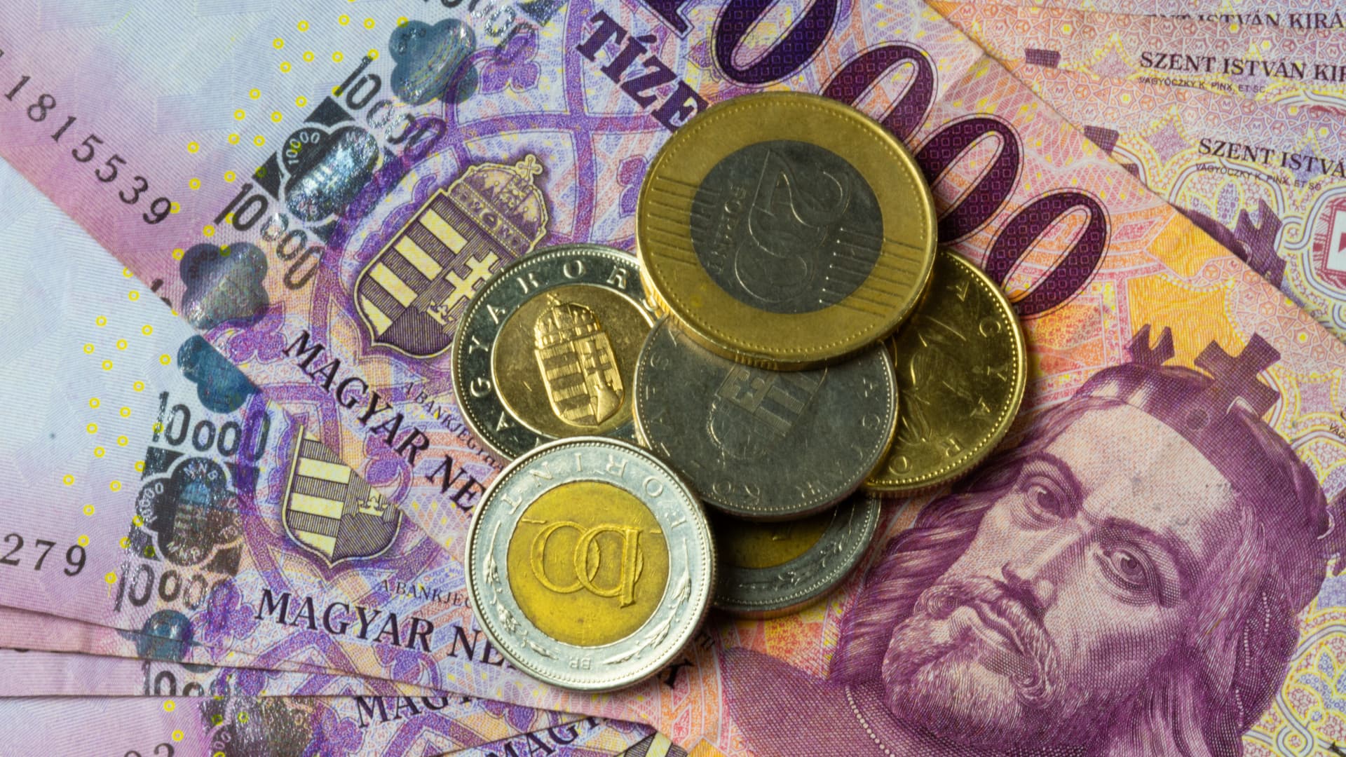 Hiába a közel 100 dolláros olajár, visszajött a forint