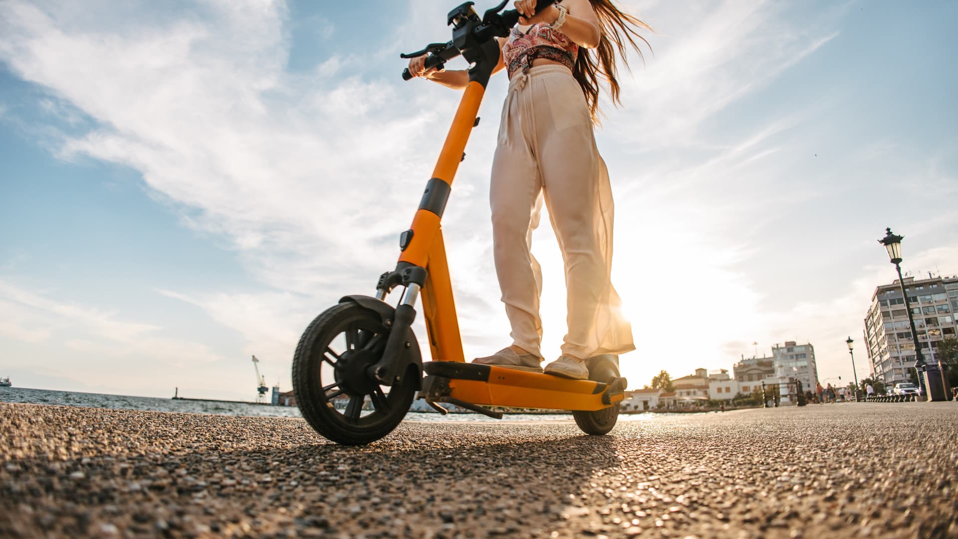 Drákói döntést hoz az európai ország: tilos lesz elektromos rollerezni 17 év alatt