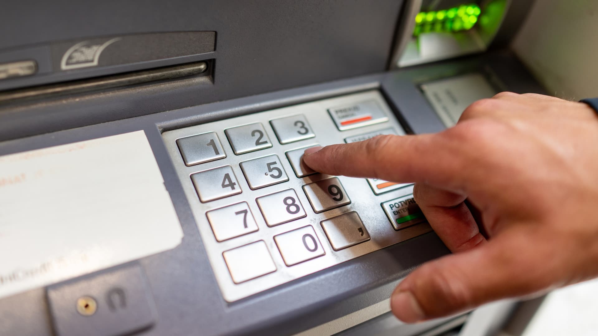 Öt bankautomatát robbantott már fel egy férfi, most tetten érték a rendőrök