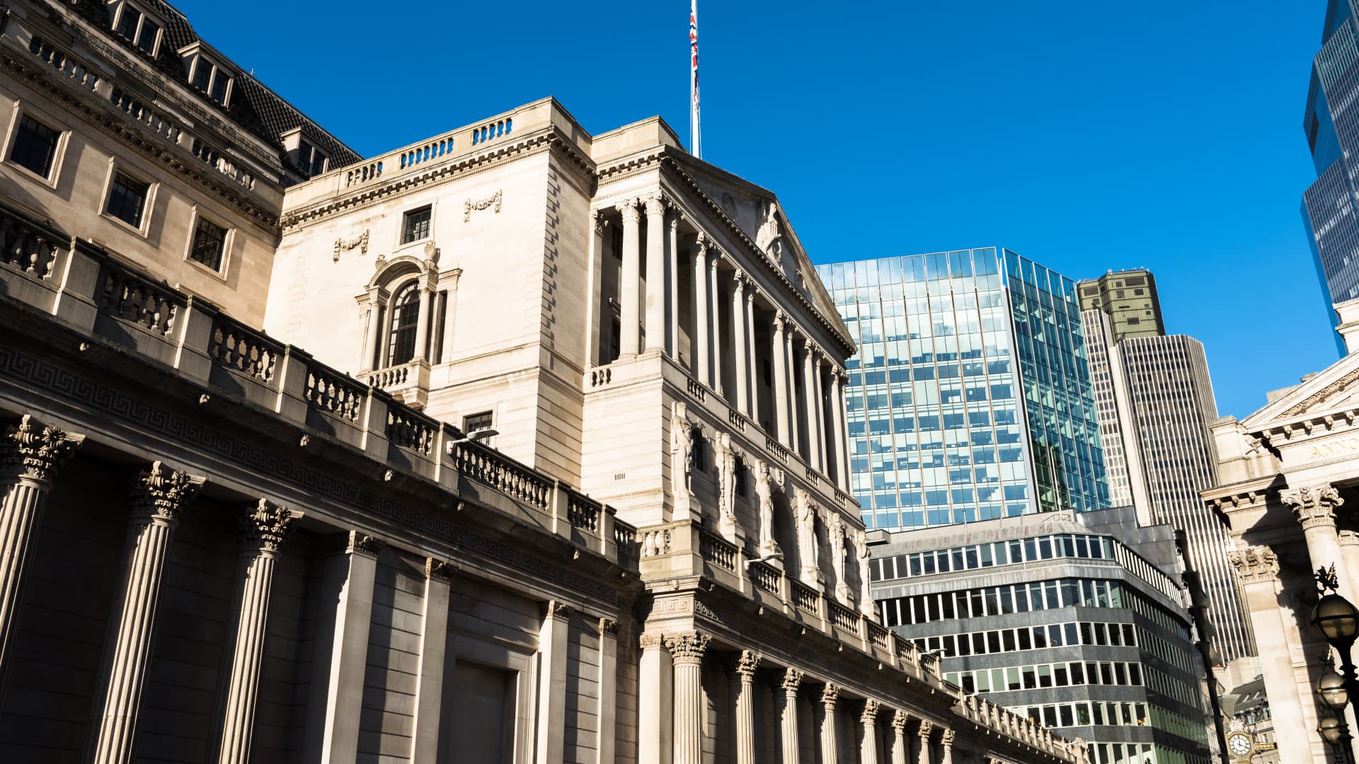 Egzotikus banki ügyletekbe keveredett a brit jegybank, meglehet a böjtje