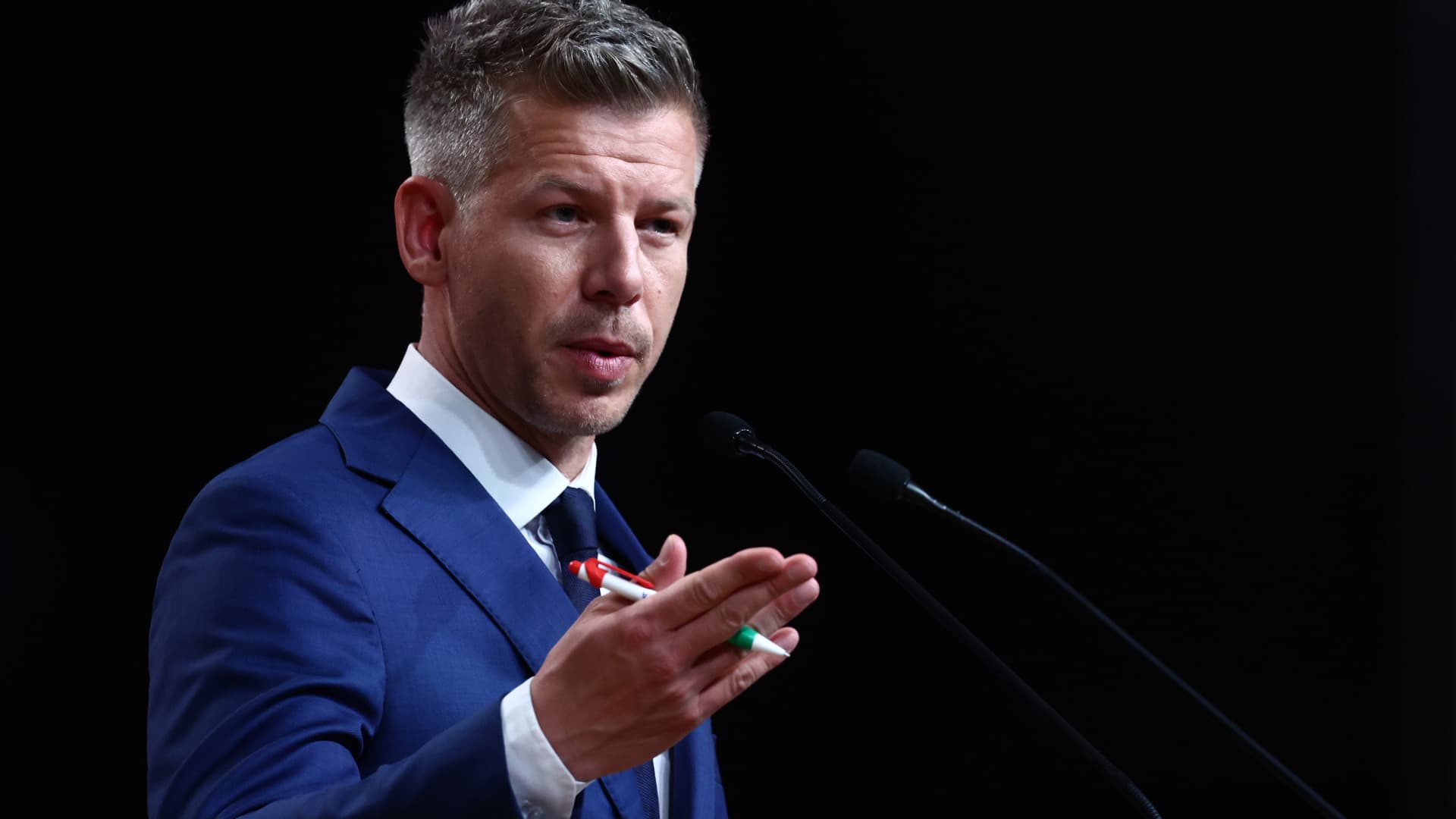 Tisza-kormány: súlyos ügy pattanhat ki a Gondosóra-program körül, ülésezett az MNB-s visszaéléseket feltáró bizottság