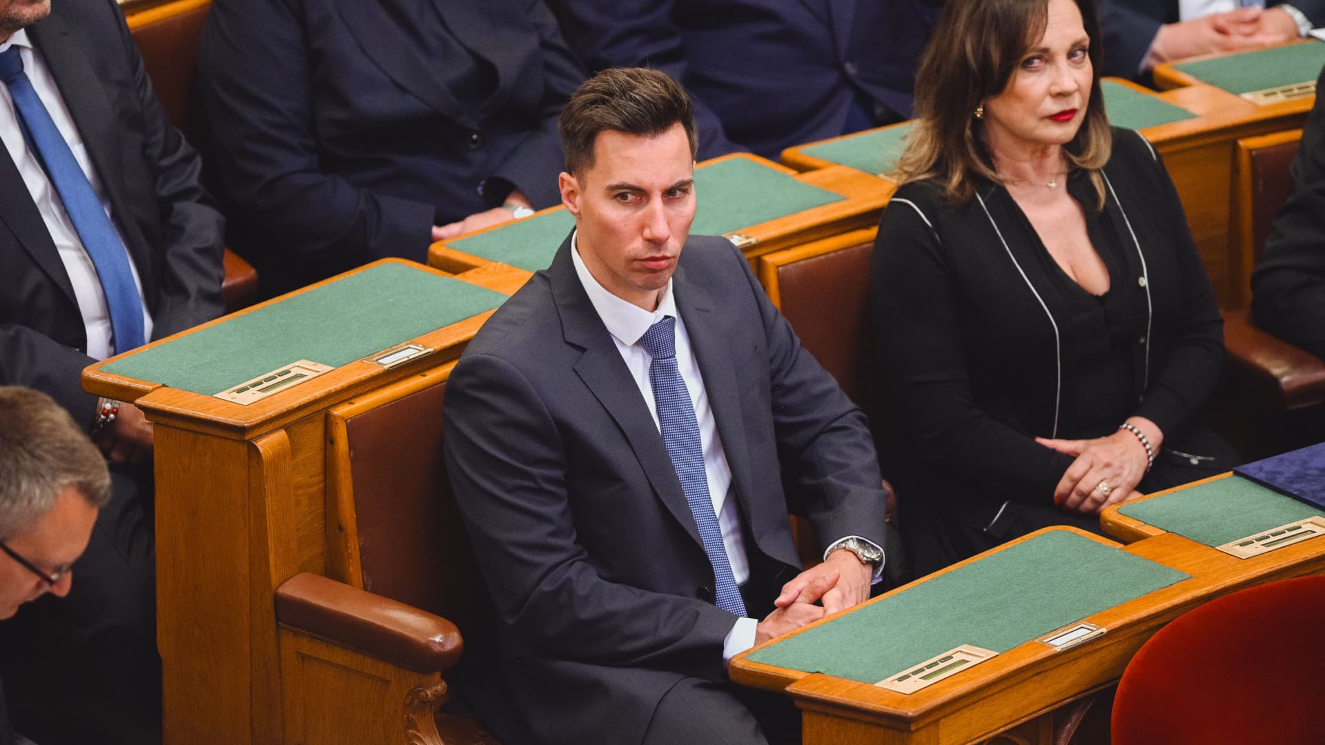 Rendkívüli napokon jön a parlament rendkívüli ülése, több javaslatot is tárgyalnak