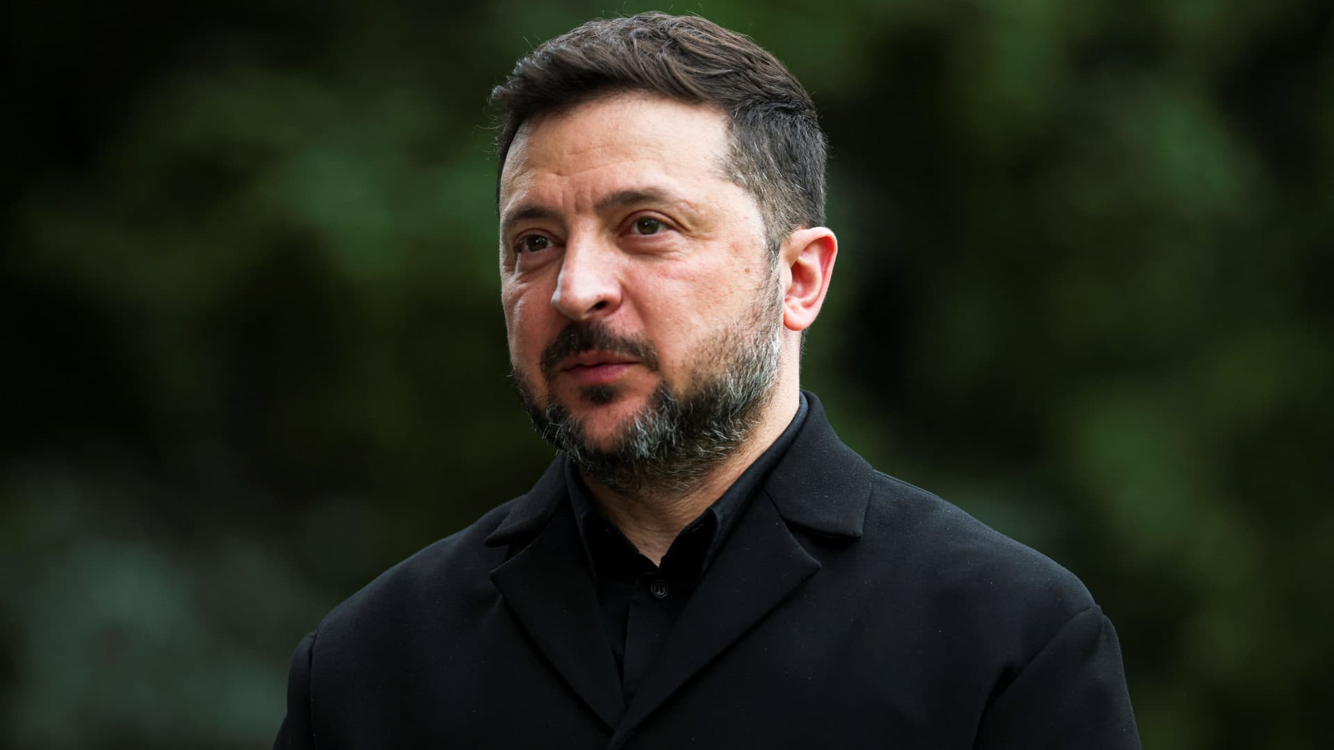 Keményen beleállt Zelenszkijbe a volt védelmi miniszter, már Ukrajna végéről beszél
