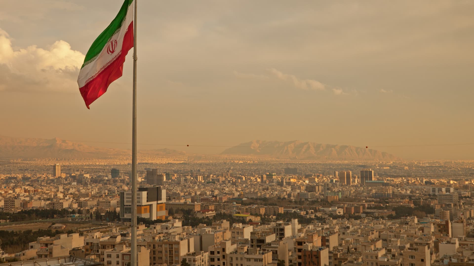 Elhúzódó háborúra és belső elégedetlenségre készülhet Irán