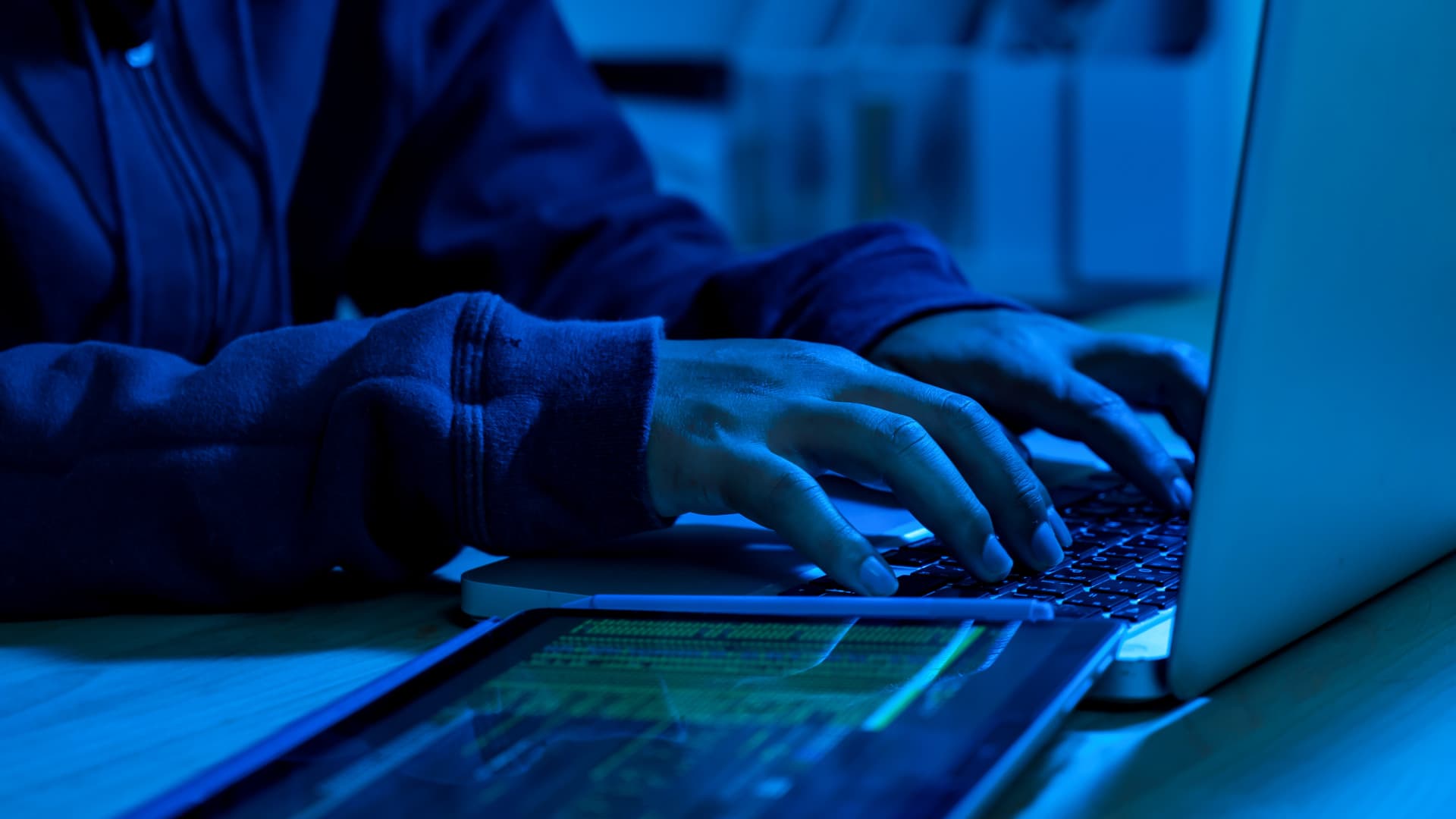 Hírhedt hackercsoport csapott le a nyugati fővárosban: bitcoint követelnek a szenzitív adatokért cserébe