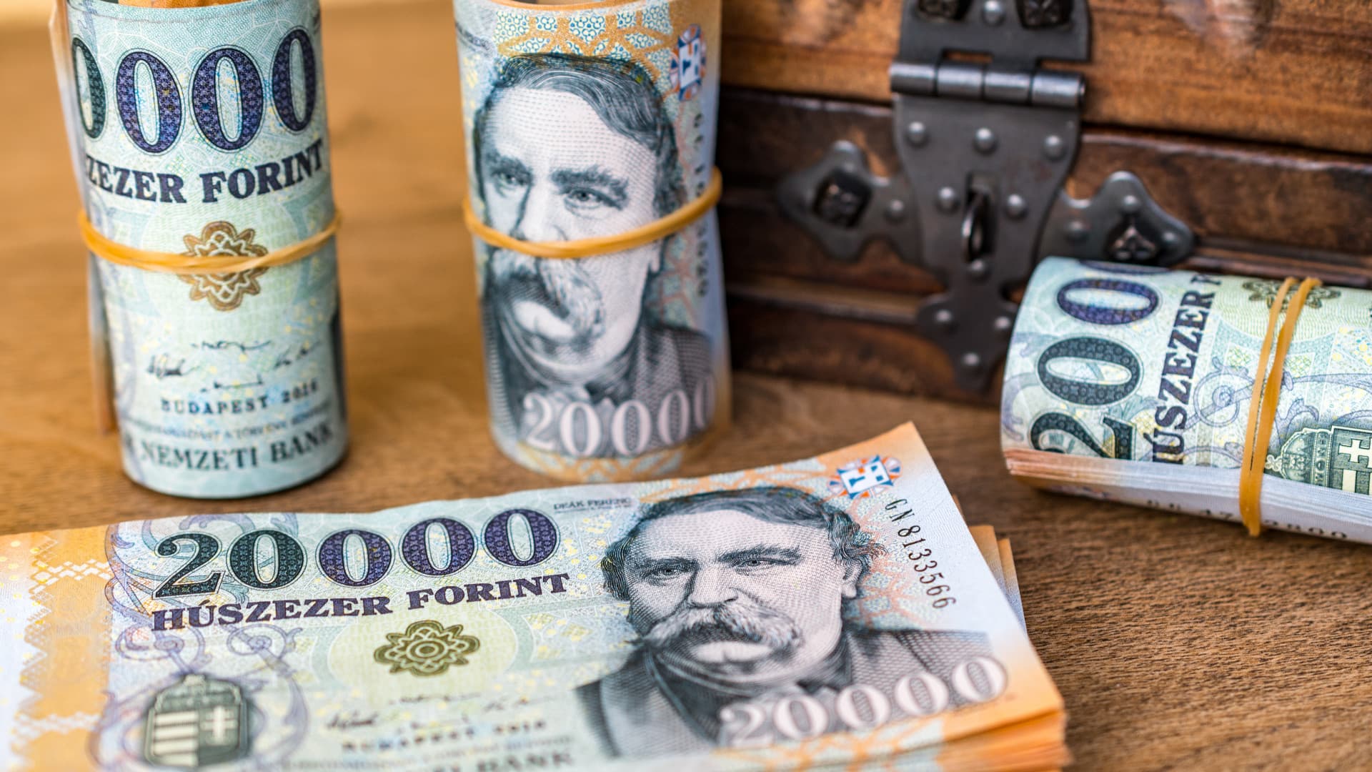 Meddig tarthat ki a forint erősödése?