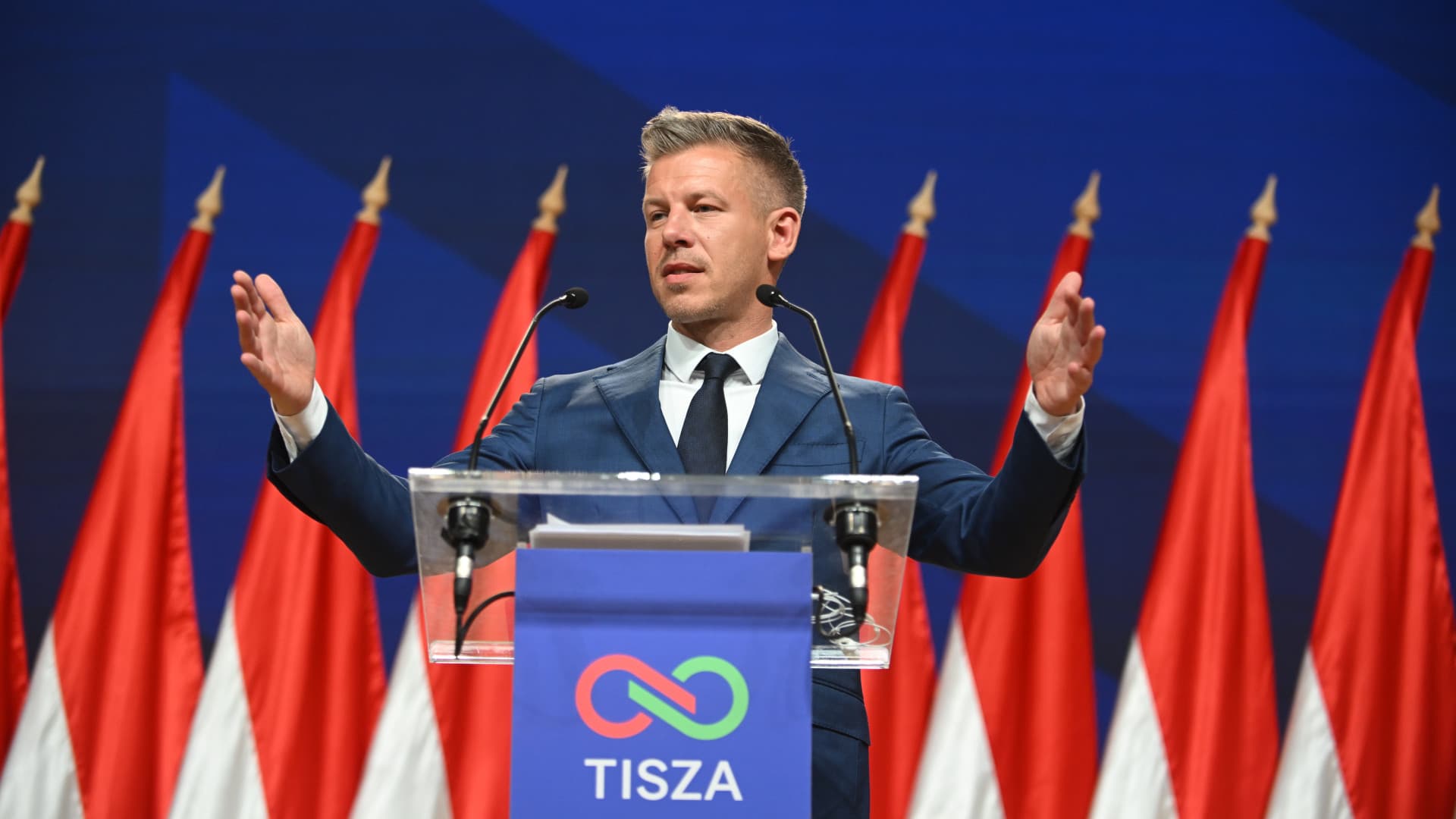 Perceken belül megszólal Magyar Péter a parlamentben