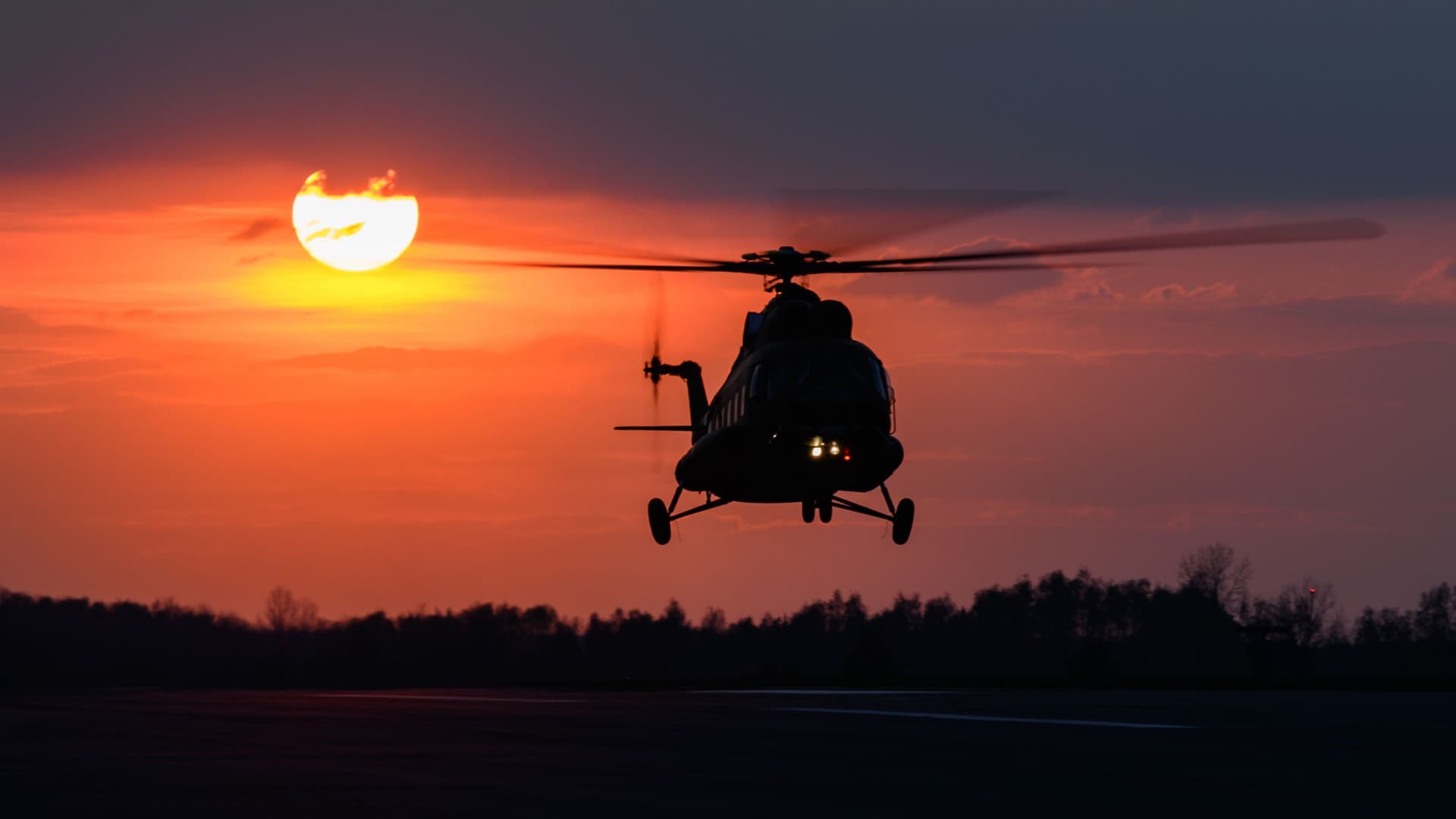 Videó: forgalmas autóút kellős közepére zuhant le az orosz Mi-8-as