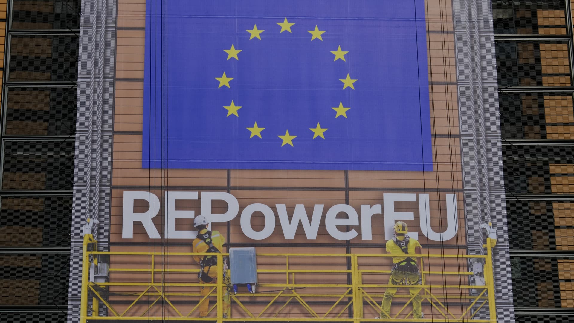 Jönnek az új közbeszerzési szabályok, átcsatárnozzák az EU pénzét