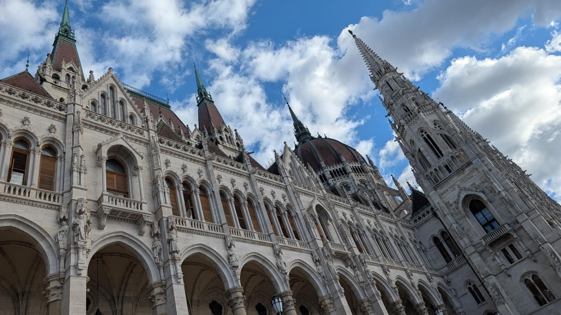 Átalakul a közmédia, több törvényt is tárgyal az Országgyűlés: fontos döntések előtt a parlament