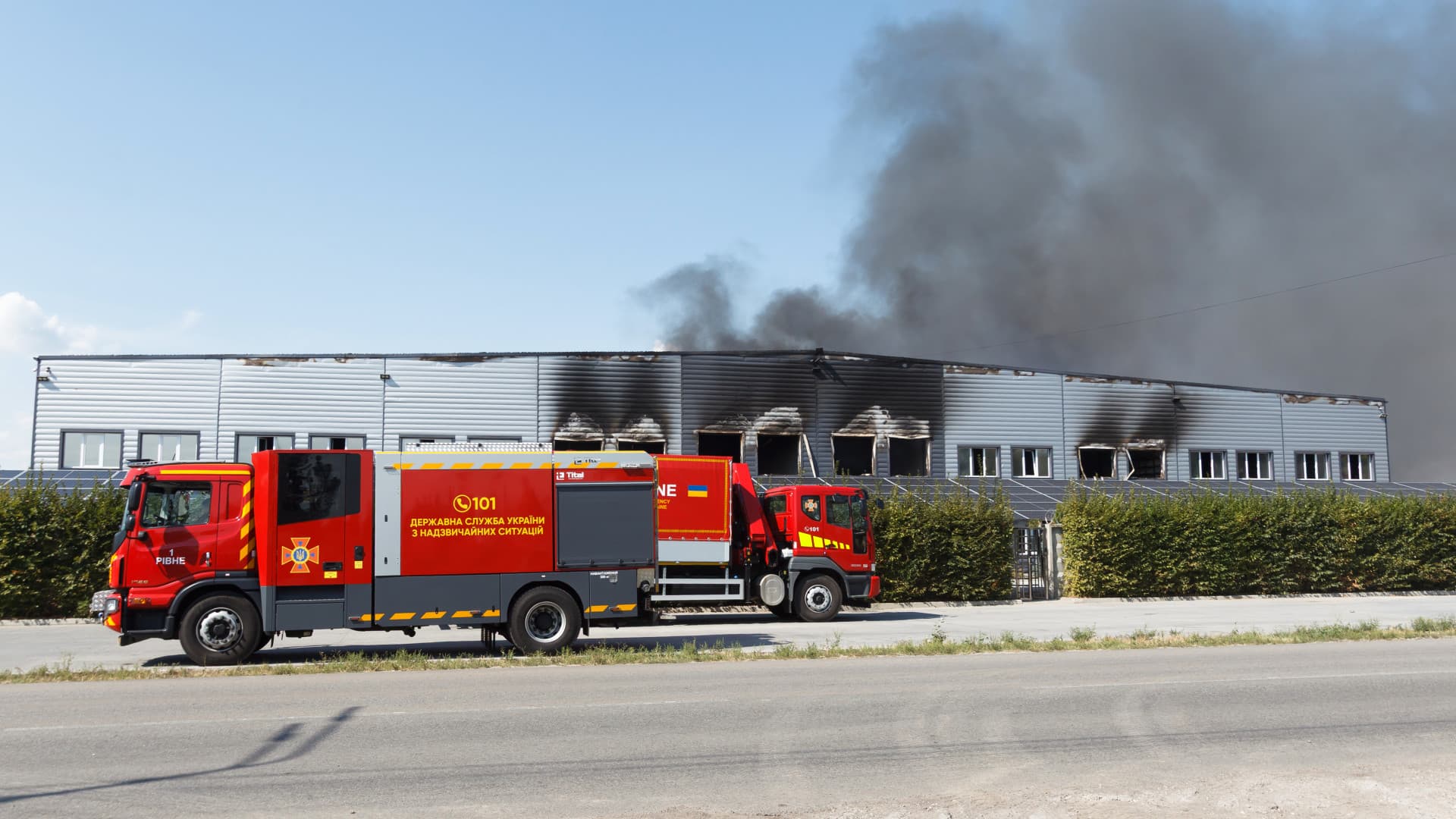 Nem várt helyről érkezik a segítség: az egyik legnagyobb riválisa nyújt kezet Zelenszkijnek