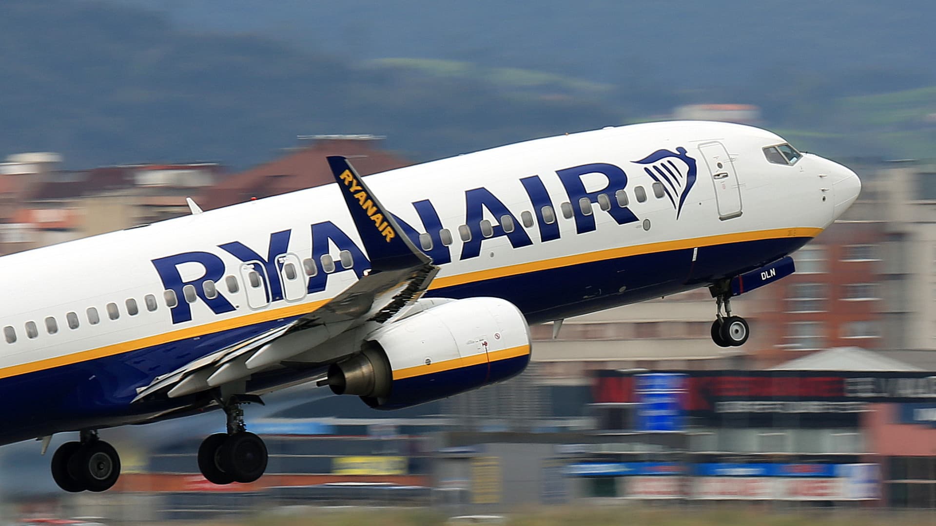 Üzenetet küldött a Ryanair a magyar kormánynak