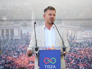 Rendhagyó módon utazik Prágába Magyar Péter