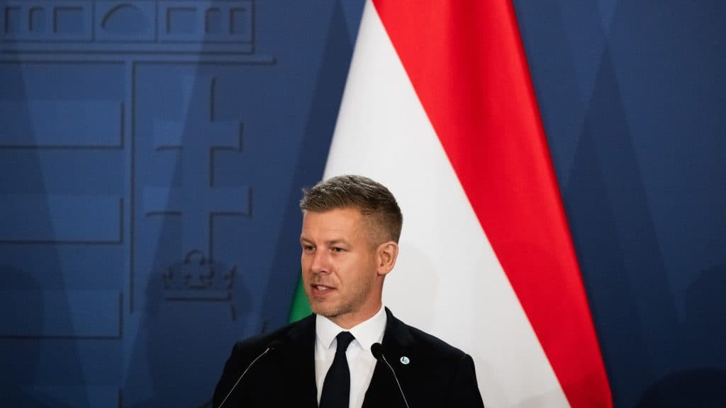 Magyar Péter rendkívüli sajtótájékoztatója a Mol dunai olajfinomítójánál