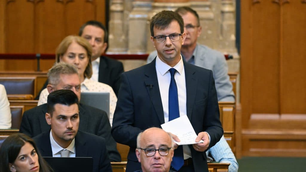 444: A Fidesz a parlamenti frakciója tizedét lecserélheti az év végéig