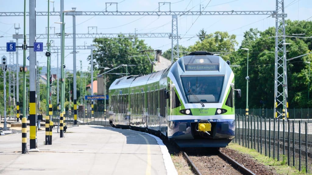 Megoldásokat tesztel a MÁV a motorvonatok túlmelegedő akkumulátorai ellen