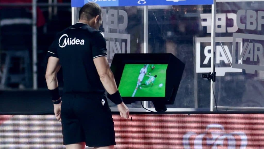 Alternatív VAR-rendszert tesztel a belga másodosztály