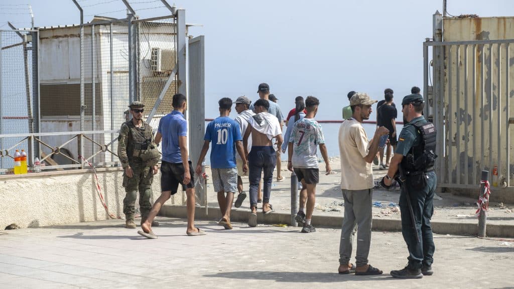 A spanyol kormány nyilvánosságra hozza a Ceutáról szóló jelentéseket, hogy kiderüljön, nem tudták előre, mi történik