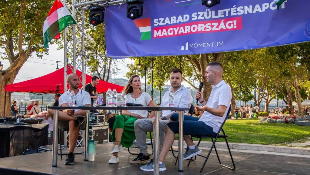 Már meg is van az újraindult közmédia első „helyreigazítása”: a Momentumtól kértek elnézést