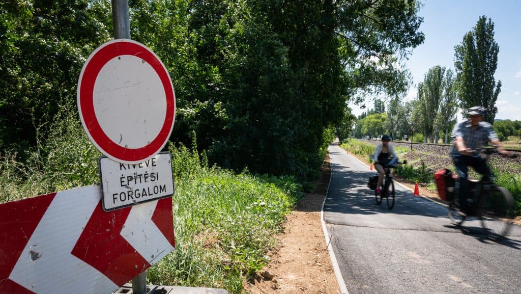 Hiánypótló kerékpárút megépítését jelentette be Vitézy Dávid