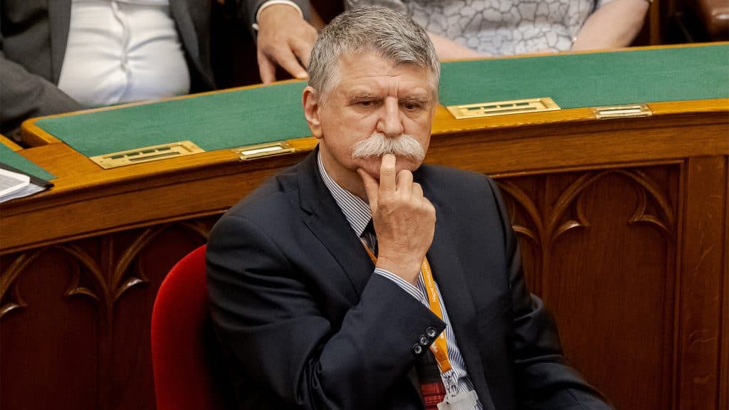 Vida Kamilla: Néhány szempont a kézfogás-botrányhoz