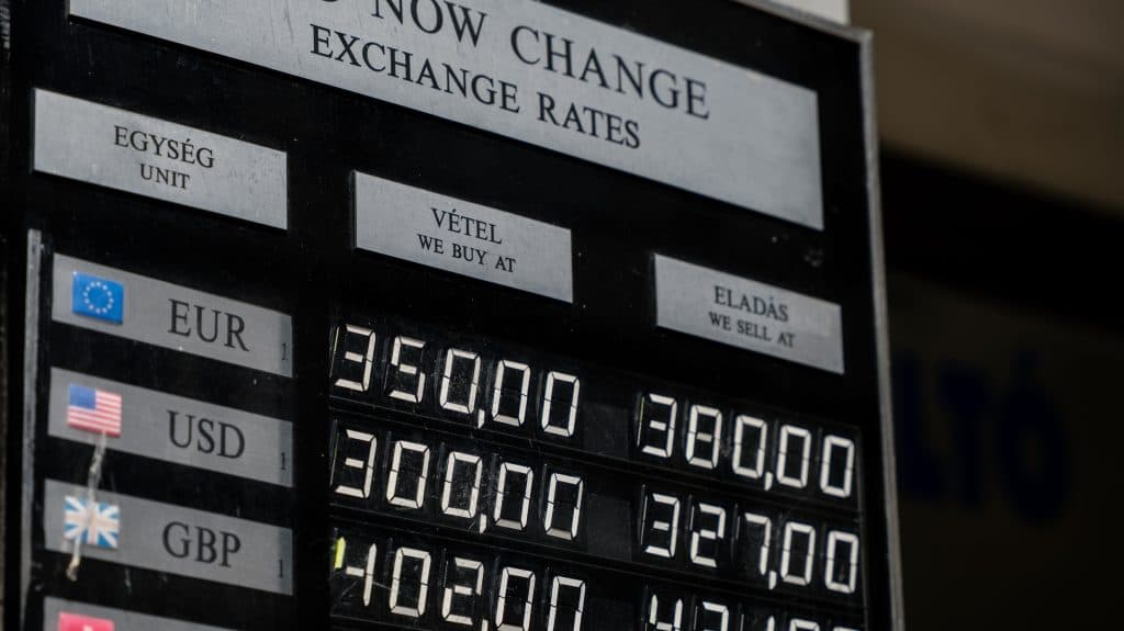 Erősen indította a reggelt a forint