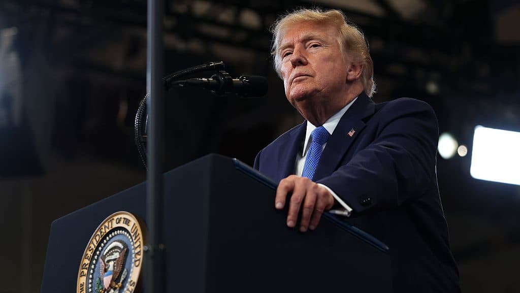 „Szarrá fogjuk bombázni őket” – Trump újabb kemény üzenetet küldött