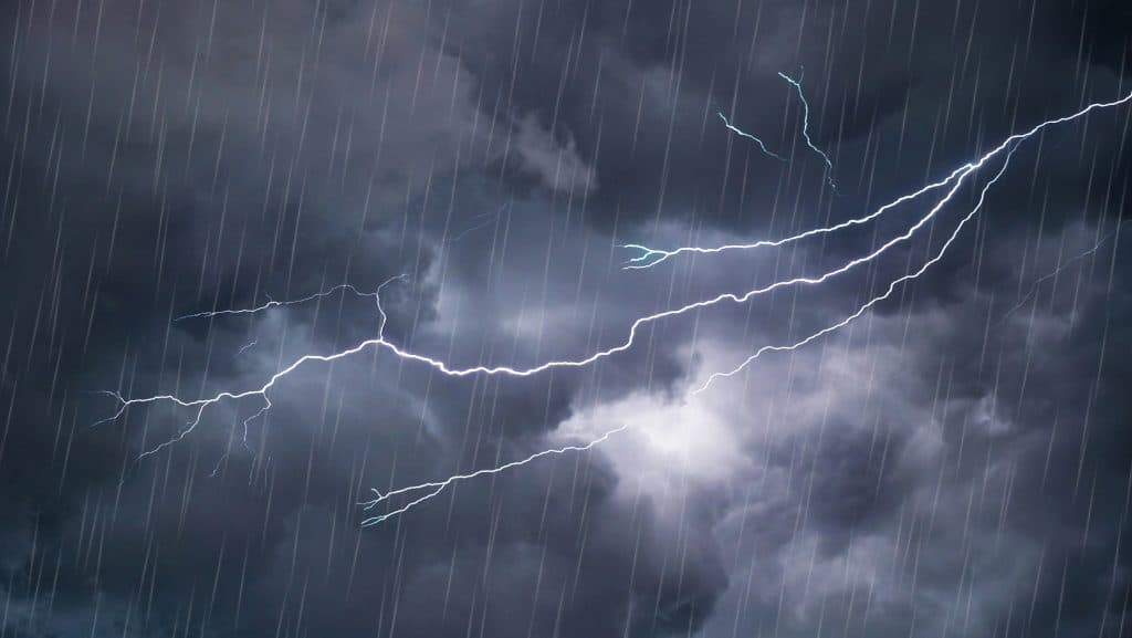 Hidegfronttal és éjjeli viharokkal lépünk át a meteorológiai őszbe