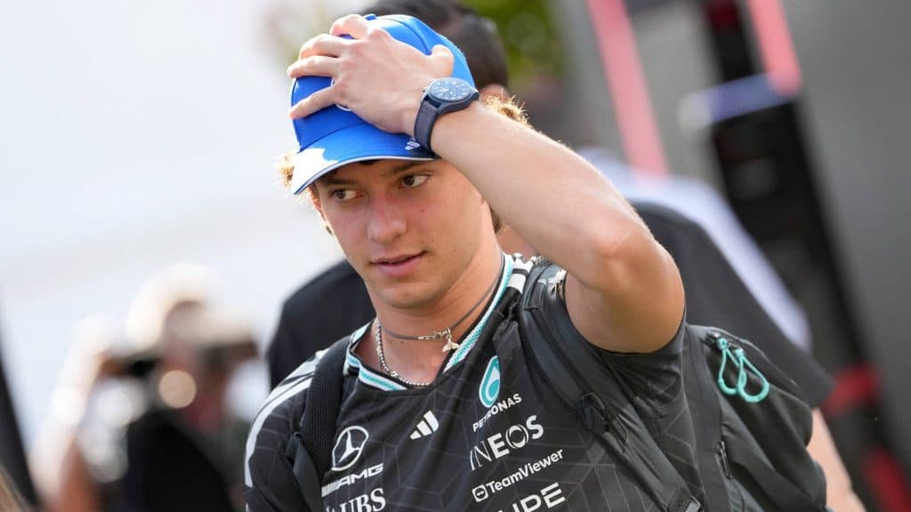 Leclerc rommá törte a Ferrarit, Antonelli a rajtrács végéről nyert Monzában