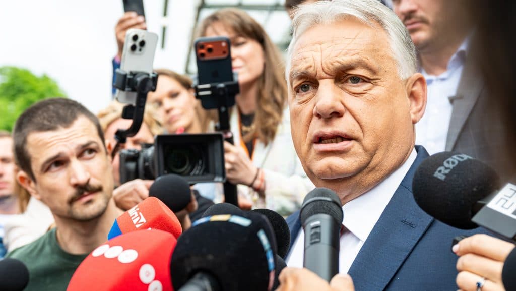 Nyomoznak Orbán Viktor közösségi médiás szerződései miatt