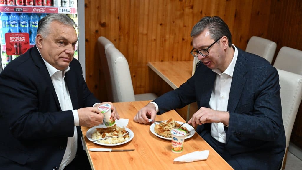 Orbán felhívta Vucicot, miután a szerb elnök elbukta a választást