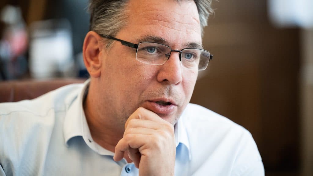 Több mint 16 millióval tartozik Egernek a volt polgármester, Mirkóczki Ádám cége