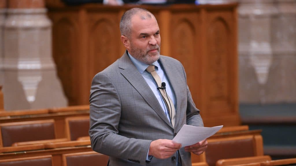 Hadházy: Egy tiszás képviselő hasznot húzott a paksi földügyből; Sárosi szerint minden törvényes volt