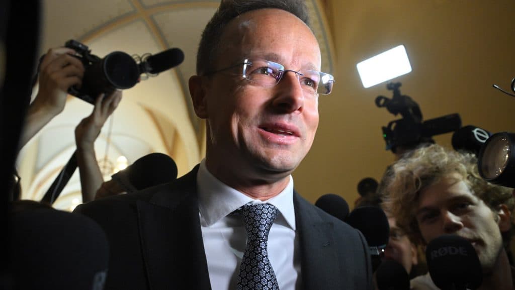Fidesz: Szijjártó Péter–Orbán Anita 22 552–0