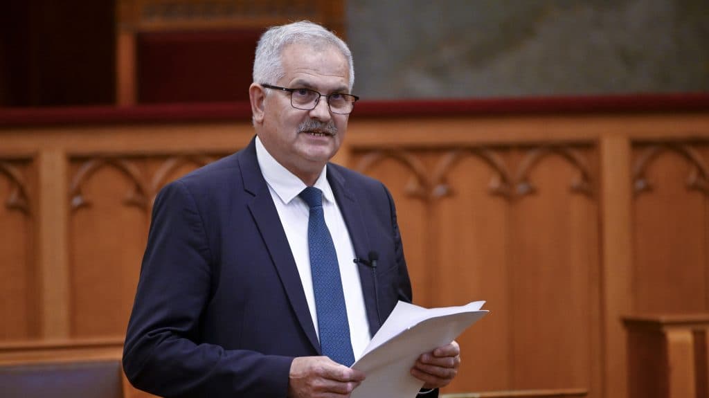 Gyanúsítottként hallgatták ki Simon Miklós volt fideszes parlamenti képviselőt