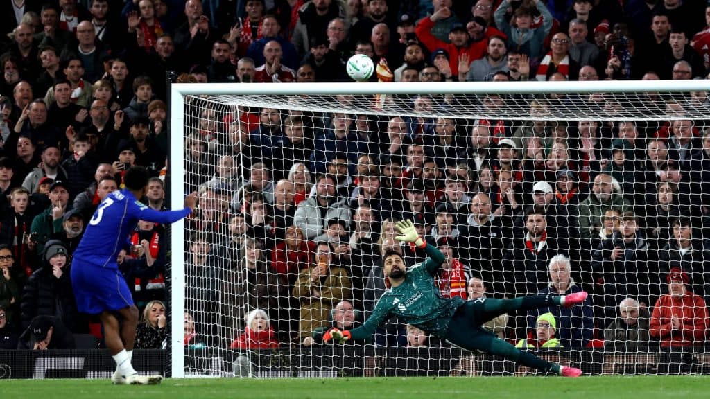 Ligakupa: magyarjai nélkül, maratoni tizenegyesekkel jutott tovább a Liverpool