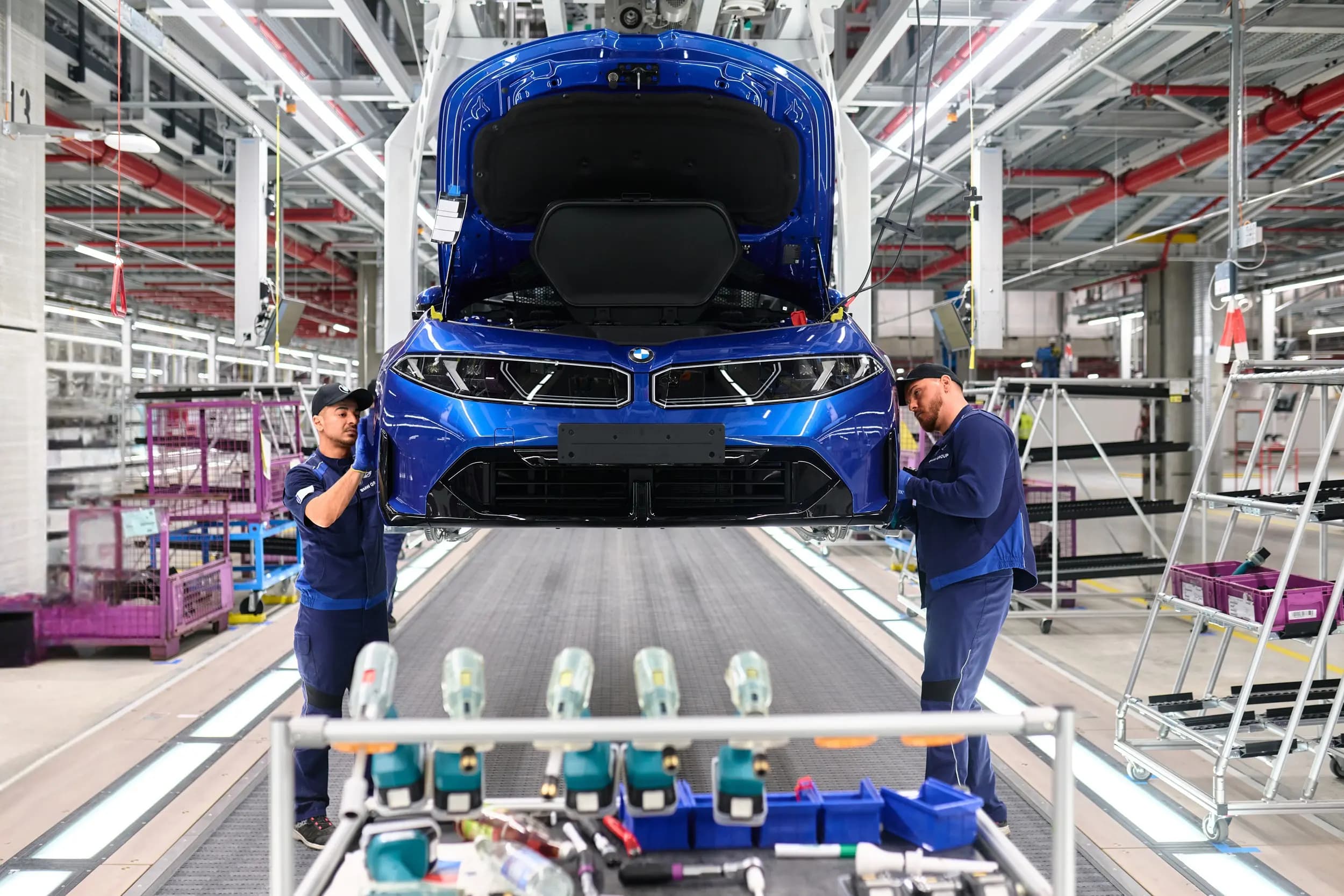 Megkezdődött az új i3-as BMW sorozatgyártása! Íme a gyárban készült fotók!