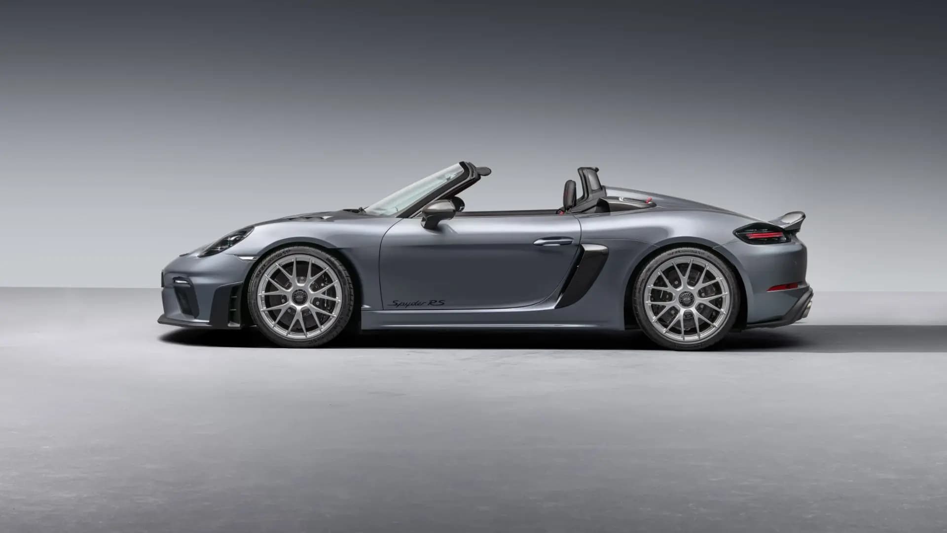 Túl késő visszafordulni! A Porsche mégis piacra dobja az elektromos 718-at!