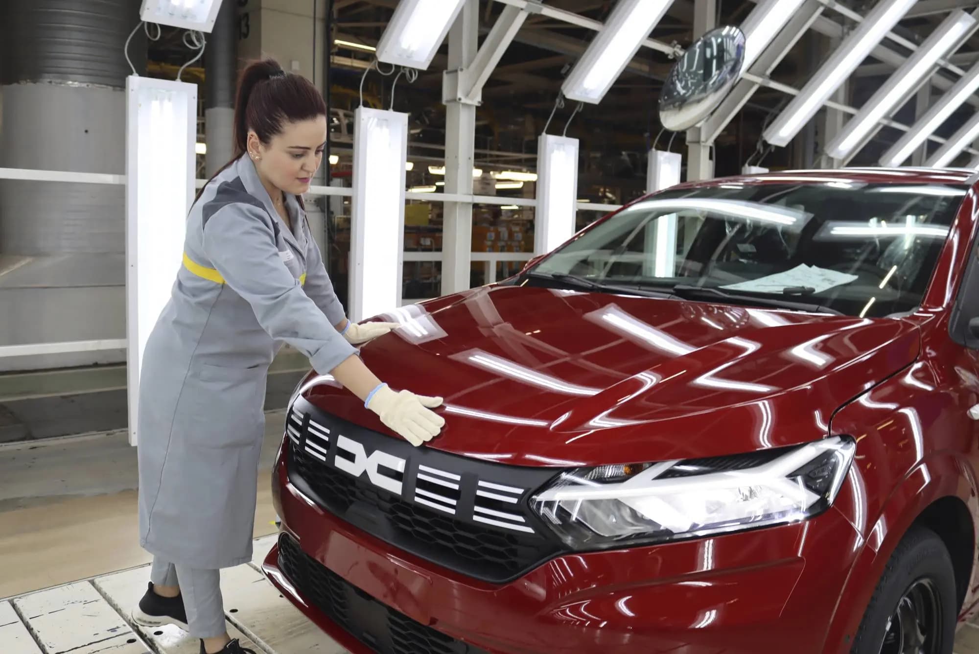 Nagy a baj Romániában is! Leállították a Ford és a Dacia autógyárát!