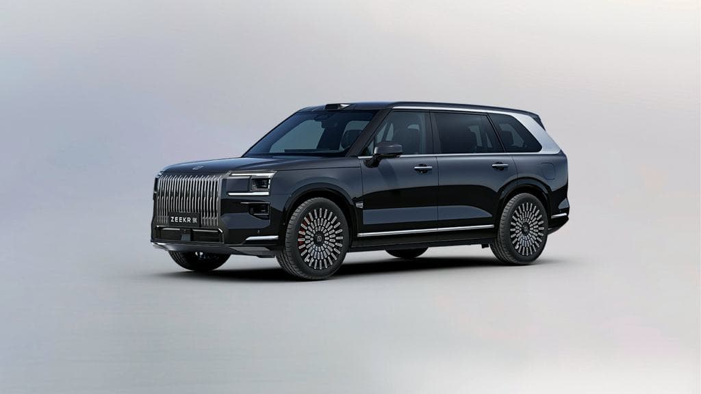 900 lóerős SUV szorongatja meg az X7-es BMW-t és a GLS Mercit